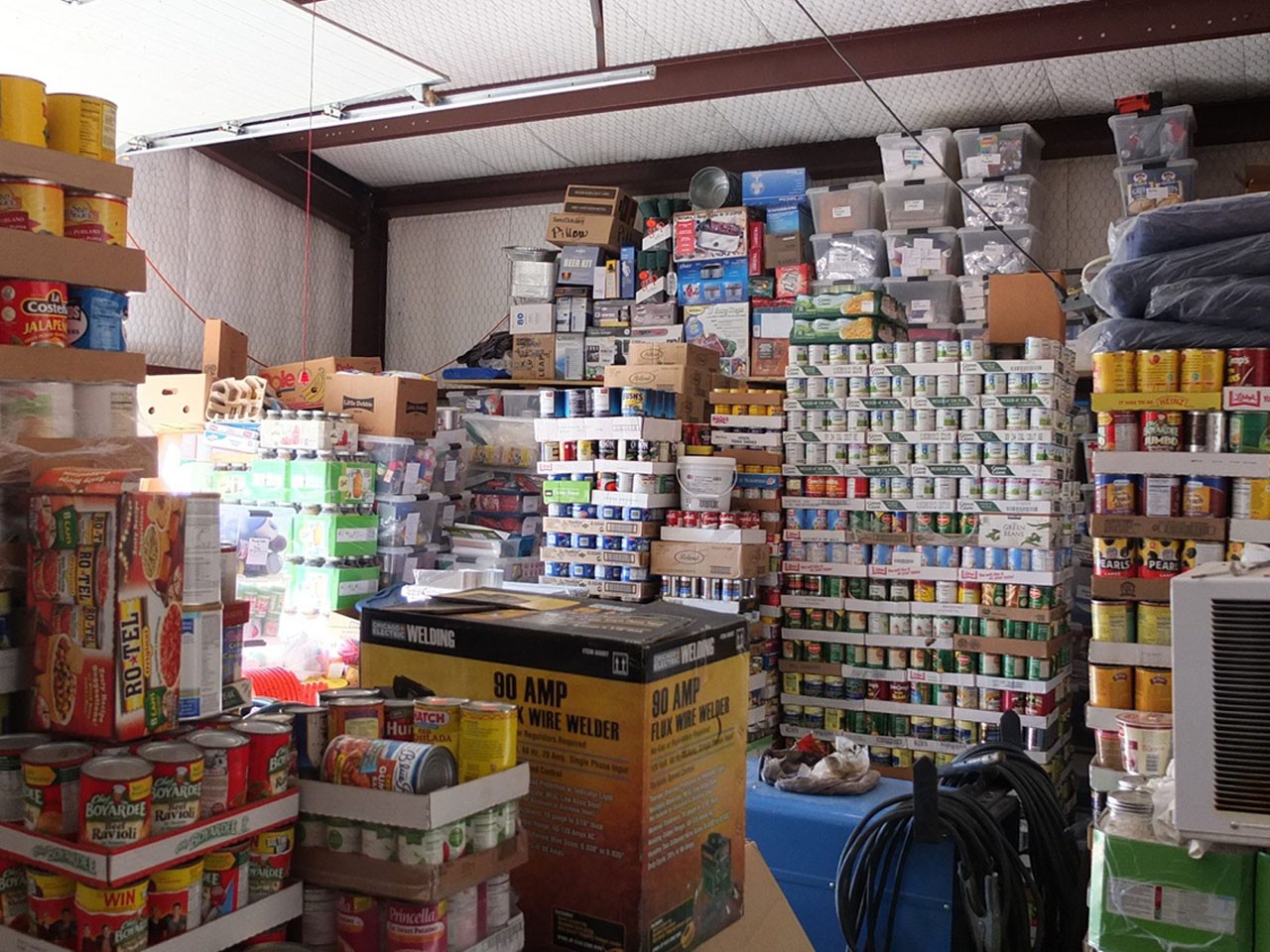 Food and drink plans for preppers' bunkers